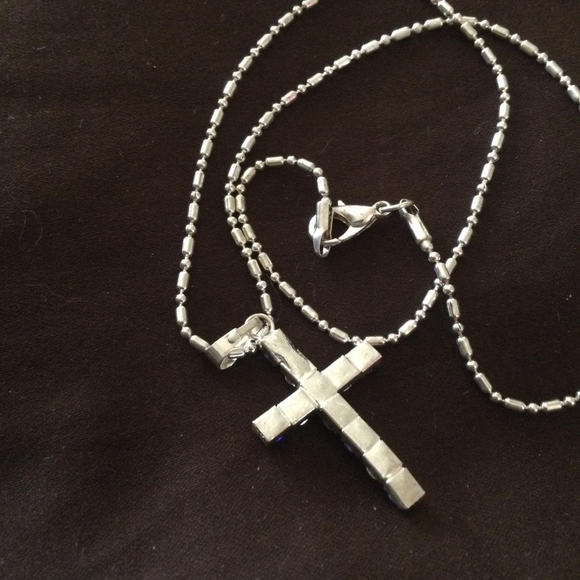 Rhinestone cross necklace - Picture 2 of 2